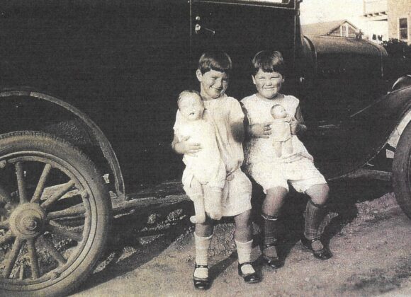 Picture of the Day No. 38 – Ruth Martin (McClure) and Evelyn Martin (Walsh) 1920s