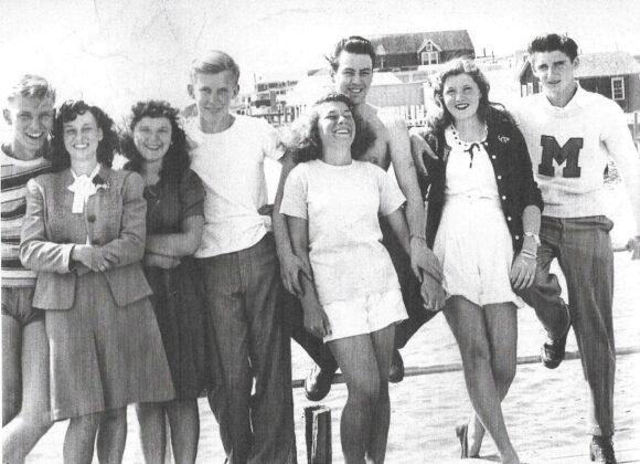 PICTURE OF THE DAY No. 127 – “A GROUP OF TEENAGERS AT THE SHELTER HAVEN DOCK, STONE HARBOR, N. J. – 1946” PICTURE OF THE DAY No. 127 – “A GROUP OF TEENAGERS AT THE SHELTER HAVEN DOCK, STONE HARBOR, N. J. – 1946”