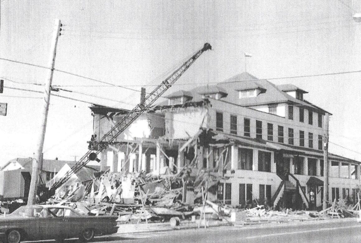 PICTURE OF THE DAY No. 138 – “THE END OF AN ERA: THE SHELTER HAVEN HOTEL BEING DEMOLISHED IN 1961”