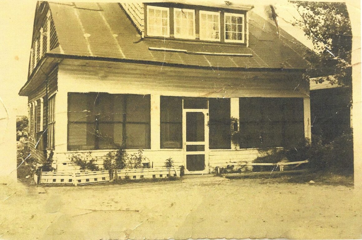 Picture of the Day No 177 – “THE TELEFARIO’S COTTAGE – STONE HARBOR, N. J. – 1940s”