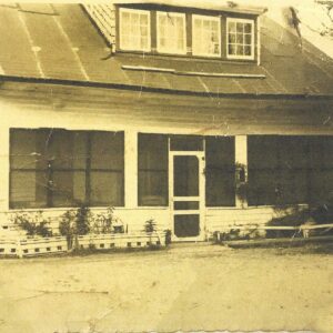Picture of the Day No 177 – “THE TELEFARIO’S COTTAGE – STONE HARBOR, N. J. – 1940s”